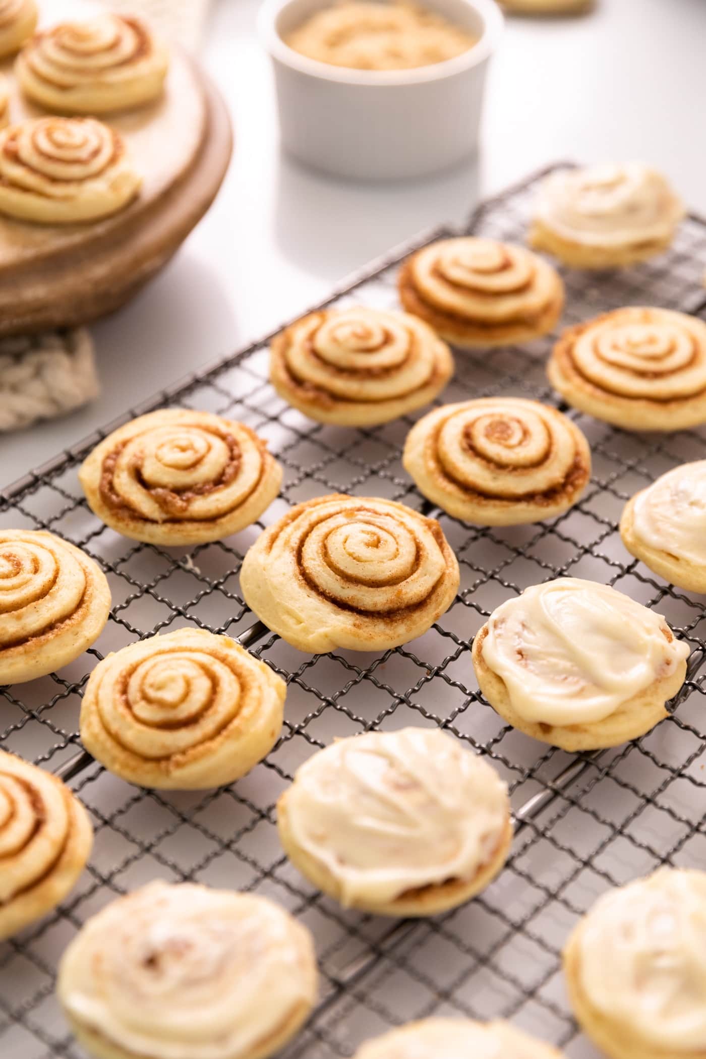 Cinnamon Roll Cookies [www.wyseguide.com]