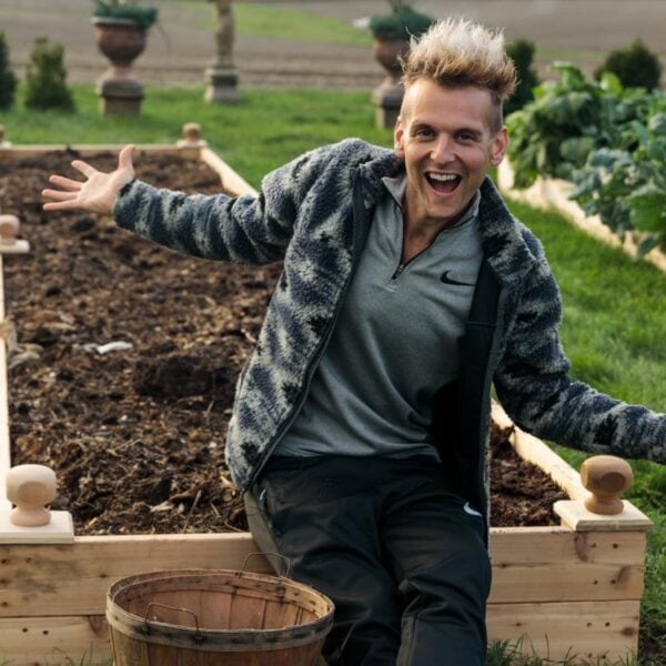 How to Make a Raised Garden Bed | Wyse Guide