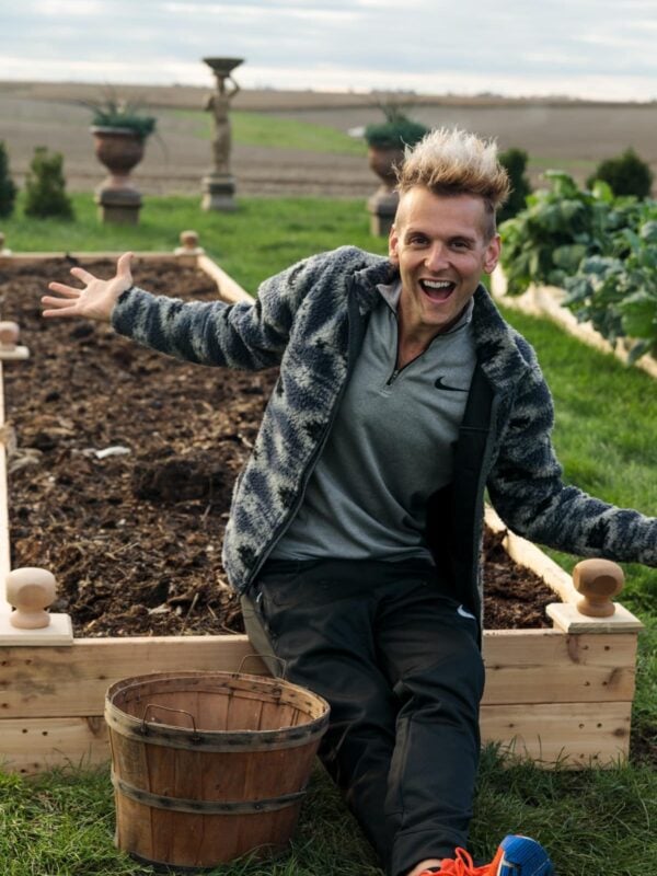 How to Make a Raised Garden Bed | Wyse Guide