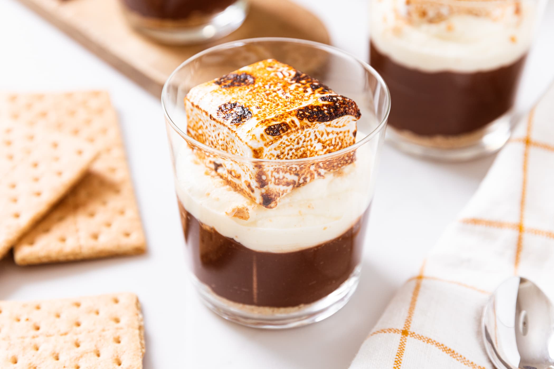 https://www.wyseguide.com/wp-content/uploads/2022/07/Smores-Pudding-Cups-12.jpg