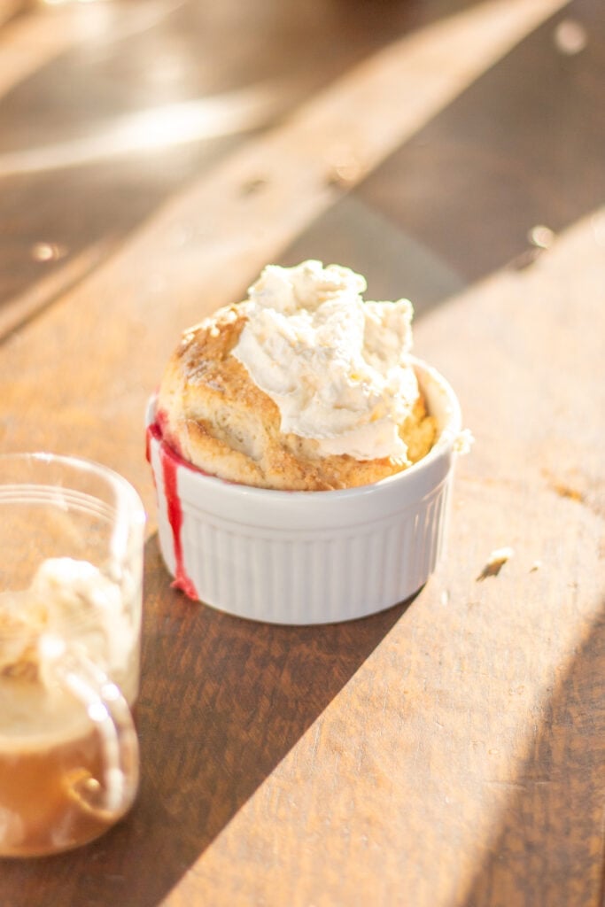 A personal cobbler in a dish.