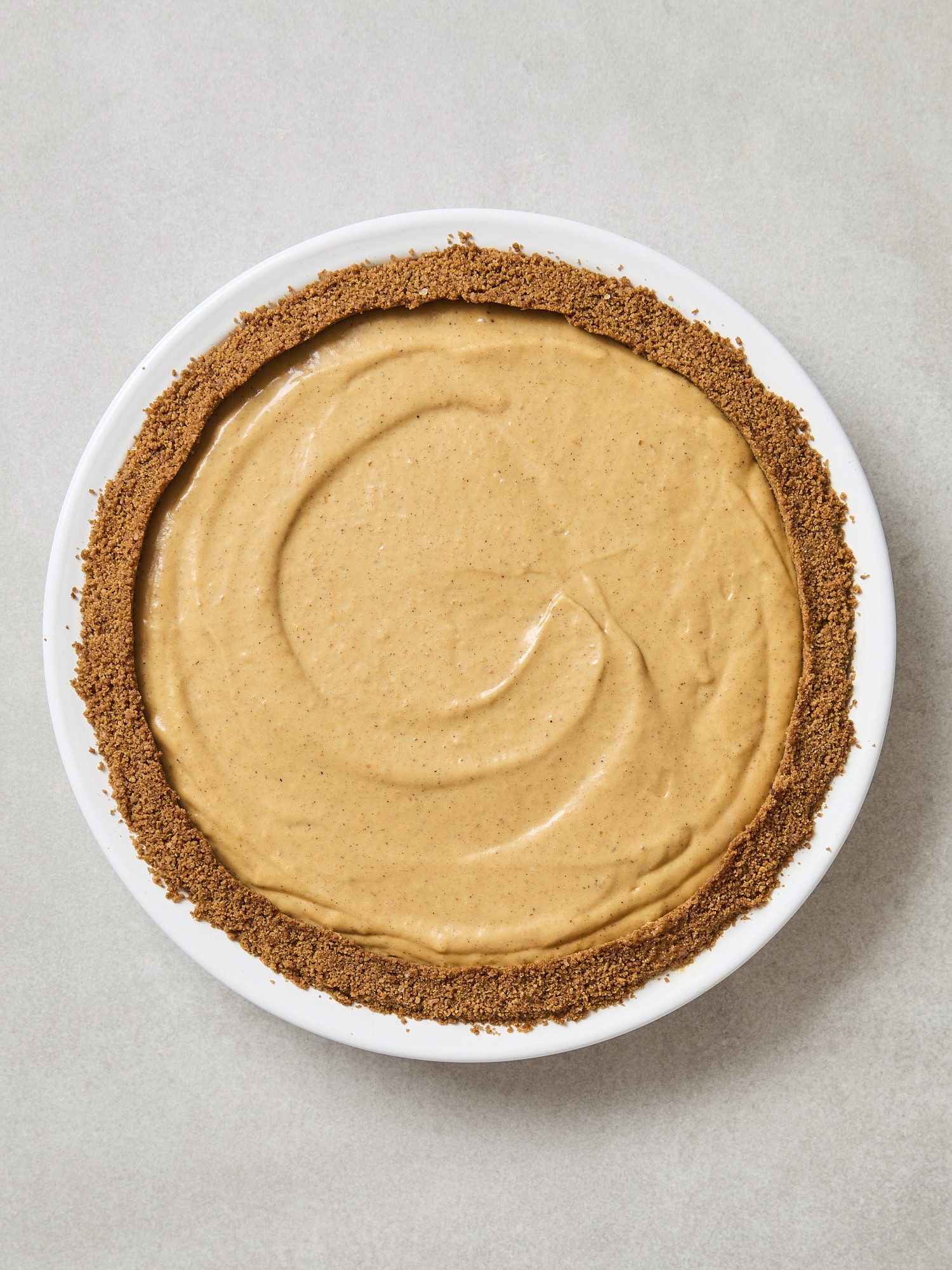 Gingersnap crust filled with pumpkin pudding pie.