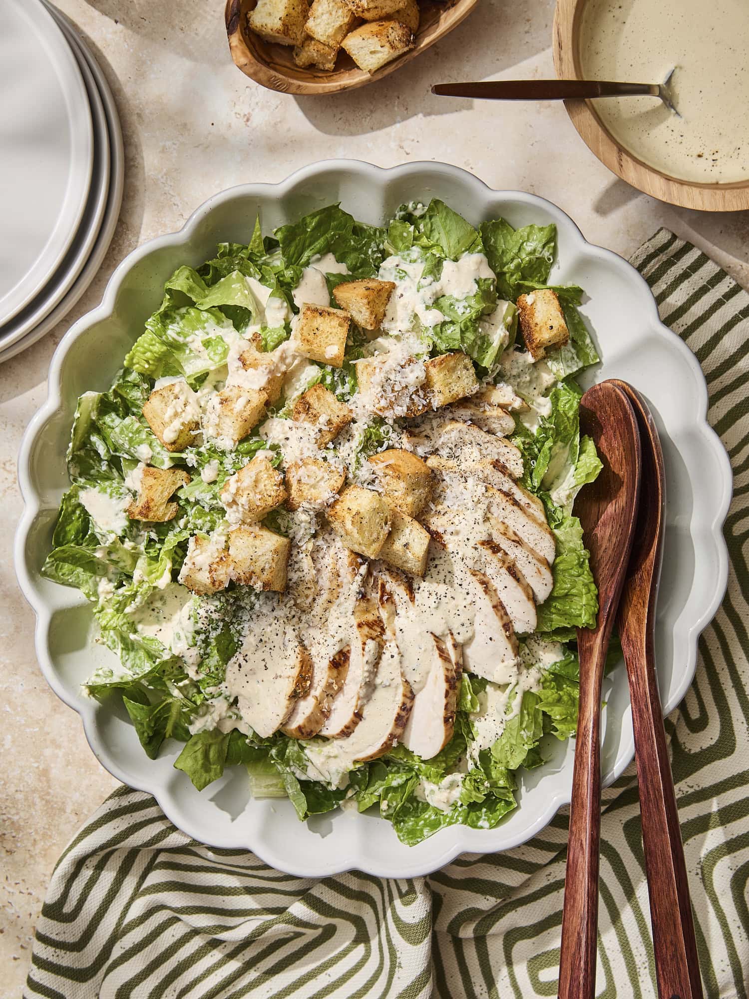 caesar dressing chicken Juicy Baked Caesar Chicken with Parmesan Sauce Recipe Ingredients: 4 boneless, skinless chicken breasts 1 cup Caesar dressing 1/2 cup sour cream 1/2 cup grated Parmesan cheese 1 teaspoon garlic powder Salt