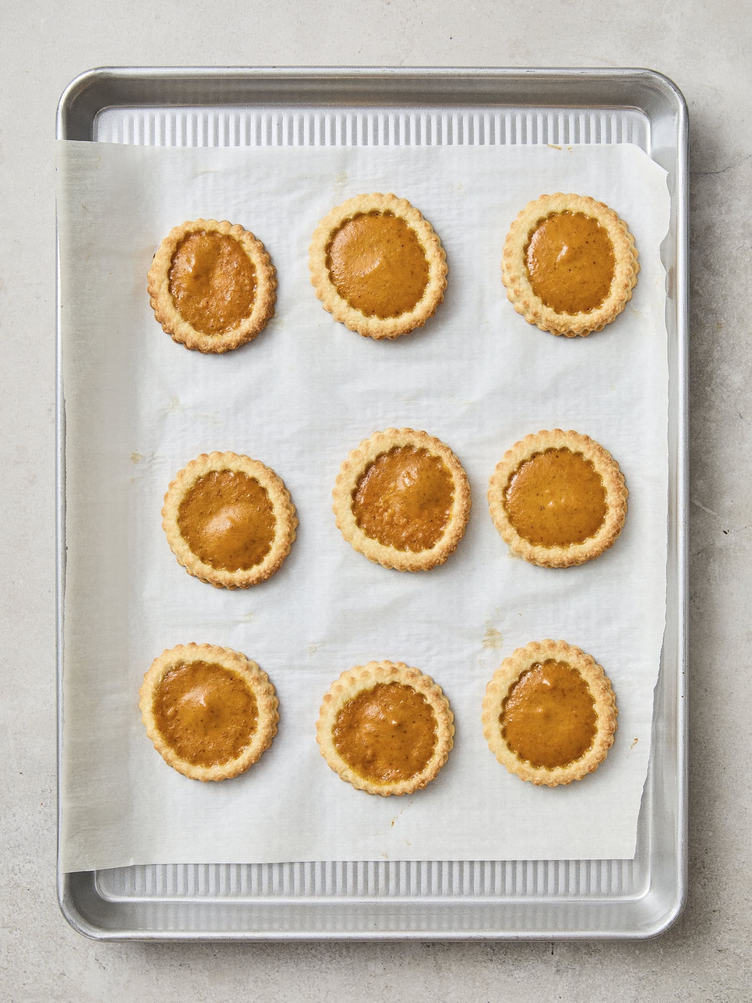 Baked pumpkin pie cookies cooling.
